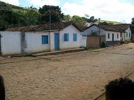 RUA DA CIDADE-FOTO:LITTLESHEDOW [PANORAMIO] - FREI SERAFIM - MG