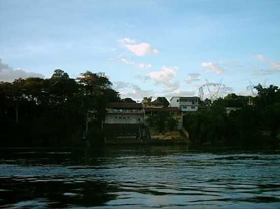 CASAS RIBEIRINHAS DO RIO GRANDE EM FRONTEIRA-MG-FOTO:IVAIR TURCO - FRONTEIRA - MG