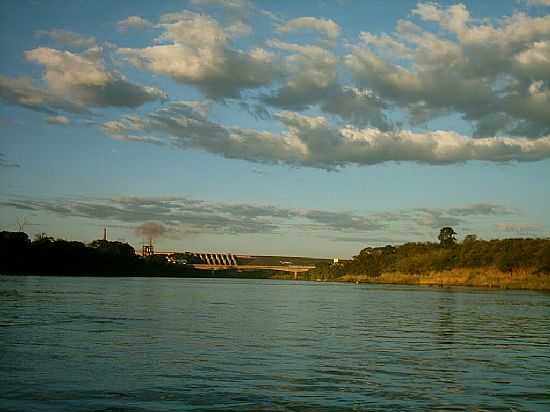 PONTE SOBRE O RIO GRANDE EM FRONTEIRA-MG-FOTO:IVAIR TURCO - FRONTEIRA - MG