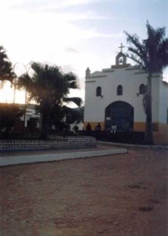 IGREJA-FOTO:MONTANHA [PANORAMIO] - FRONTEIRA DOS VALES - MG