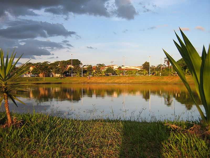 FRUTAL-MG-LAGO DO PARQUE MUNICIPAL DOS LAGOS-FOTO:ALTEMIRO OLINTO CRISTO - FRUTAL - MG