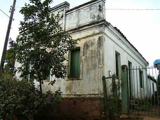 CASA ANTIGA EM VILA FUNCHAL-FOTO:ALTOABAETE - FUNCHAL - MG