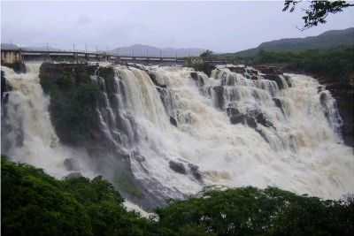 CACHOEIRA DO RIO PARAUNA PROXIMO A USINA DA CEMIG, POR VANDA APARECIDA MACHADO - GOUVEIA - MG