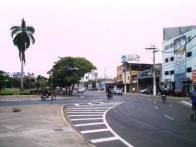PRAA DO SHOPING NO CENTRO DA CIDADE, POR IZEQUIAS SILVA - GOVERNADOR VALADARES - MG