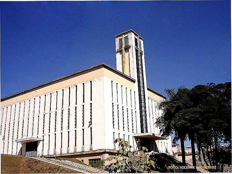 GUANHES-MG-CATEDRAL DE SO MIGUEL ARCANJO E ALMAS-FOTO:VICENTE A. QUEIROZ - GUANHES - MG