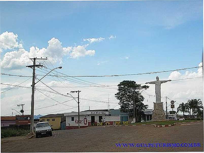 GUAP-MG-CRISTO NO CENTRO DA CIDADE-FOTO:GUAPETURISMO. - GUAP - MG