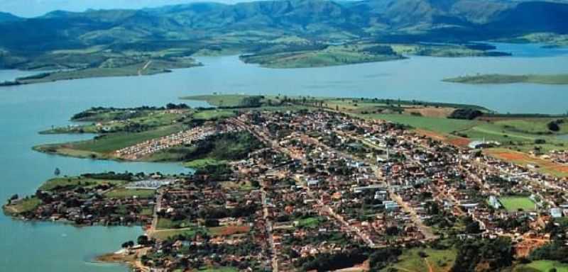 GUAP-MG-LAGO DE FURNAS E A CIDADE-FOTO:ANDREFONSECAOLIVEIRA. - GUAP - MG