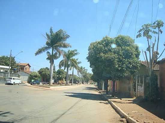 AVENIDA-FOTO:GILDAZIO FERNANDES [PANORAMIO] - GUARACIAMA - MG