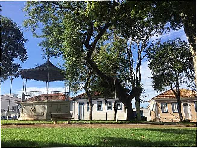 PRAA CEL. FCO DE PAULA RIBEIRO, POR IVAN DAVID - GUARANSIA - MG