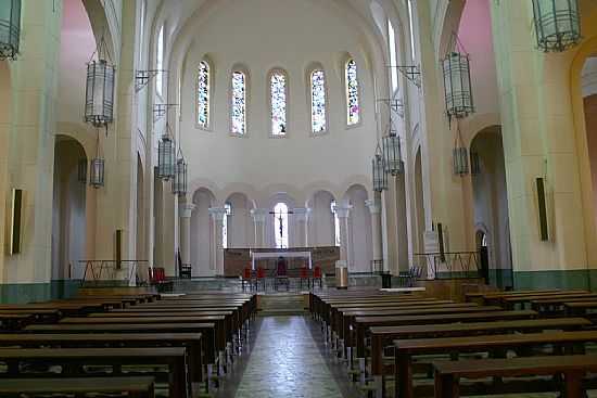 INTERIOR DA CATEDRAL N.SRA.DAS DORES EM GUAXUP-MG-FOTO:BEATRIZ BARRETO TANE - GUAXUP - MG