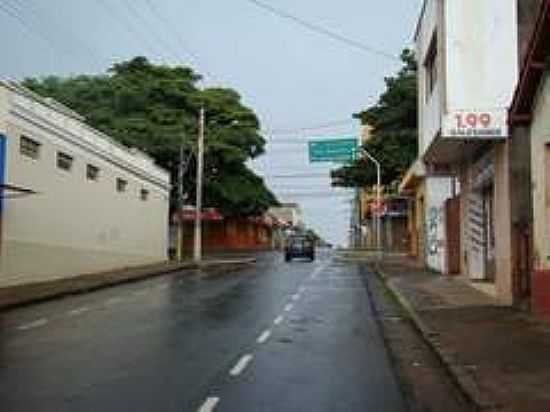 RUA SALESIANOS-FOTO:ALEXANDRE BONACINI [PANORAMIO] - GUAXUP - MG