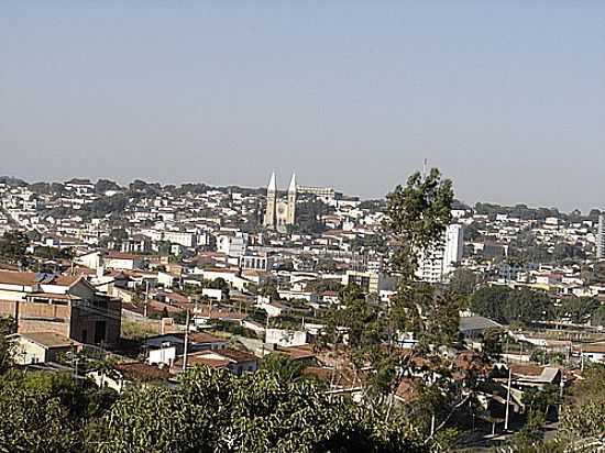 VISTA DA CIDADE-FOTO:LEONARDO PINELLI [PANORAMIO] - GUAXUP - MG