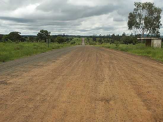 GURINHAT-MG-RODOVIA NA SADA DA CIDADE-FOTO:SCARPARO - GURINHAT - MG