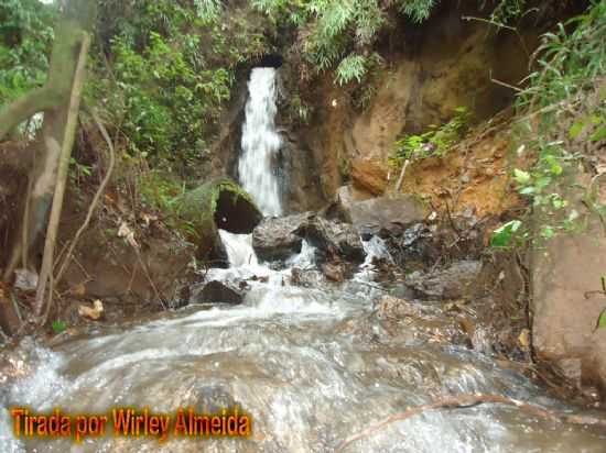 CACHOEIRA DO VERO(NA ESTRADA DA COLONIA E SERRA), POR WIRLEY ALMEIDA SANTOS - SERRA DO NAVIO - AP