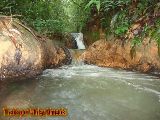 CACHOEIRA PROXIMO A MONTANHA DE MINERIO, POR WIRLEY ALMEIDA SANTOS - SERRA DO NAVIO - AP