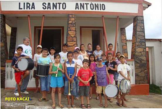 ALUNOS LIRA SANTO ANTNIO, POR POR MAESTRO ALENCAR - IBERTIOGA - MG