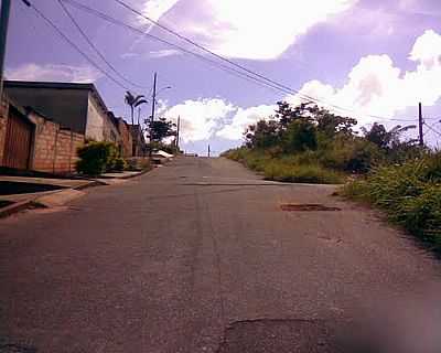 RUA HUM BAIRRO DEA MARLY- FOTO:LISERGIO GOMES  - IBIRIT - MG