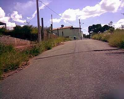 RUA HUM BAIRRO DEA MARLY- FOTO:LISERGIO GOMES  - IBIRIT - MG