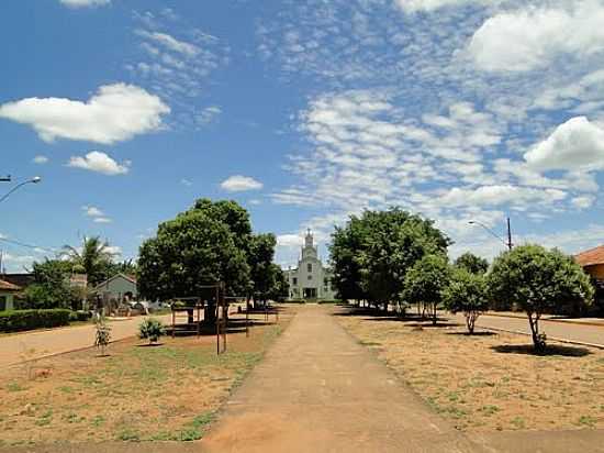 MATRIZ DE SO PEDRO NA AV.FAUSTINO GONALVES-FOTO:WILSON FORTUNATO - IBITIRA - MG