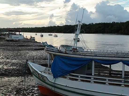 BARCOS NA BEIRA DO RIO EM SUCURIJU-AP-FOTO:ANDERSON BATISTA - SUCURIJU - AP