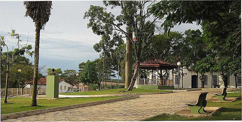 IGUATAMA-MG-CORETO NA PRAA DA MATRIZ-FOTO:IGUATAMAEMPOLITICA. - IGUATAMA - MG