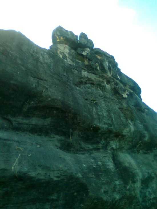 PEDRA DO BGIO, POR DARLENE ALVARENGA - IJACI - MG