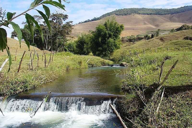 ILHEUS DO PRATA-MG-PEQUENA CACHOEIRA-FOTO:KENNERNEIVA - ILHUS DO PRATA - MG