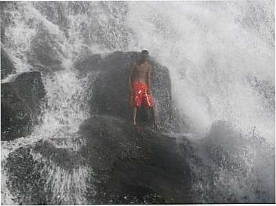 CACHOEIRA DAS AREIAS MUNICIPIO DE ILICINEA, POR LUCINEA SANTOS SIQUEIRA - ILICNEA - MG