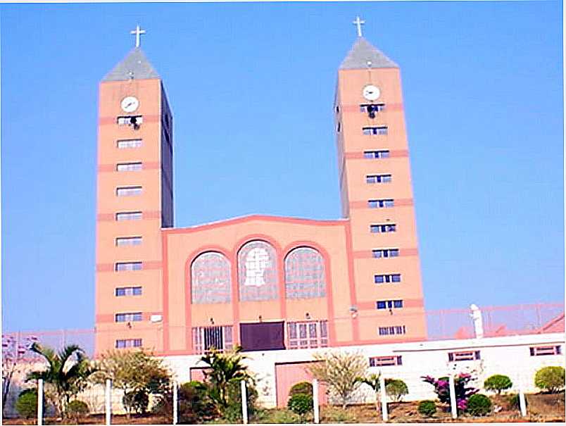 IGREJA MATRIZ RAINHA DA PAZ - ILICNEA - MG