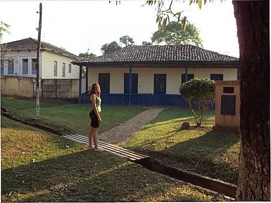 CASA DE VIRIATO E PRISCILA (NENEGA)-HOJE ARQUIVO HISTRICO, POR TEREZA - INIMUTABA - MG