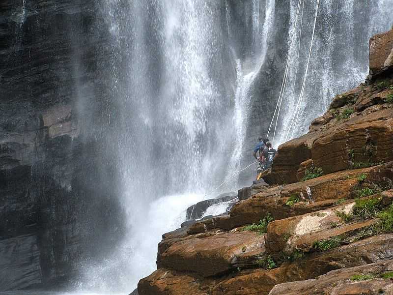 RAPEL NA CACHOEIRA ALTA EM IPOEMA - POR JOSE GUSTAVO A.  MURTA - IPOEMA - MG