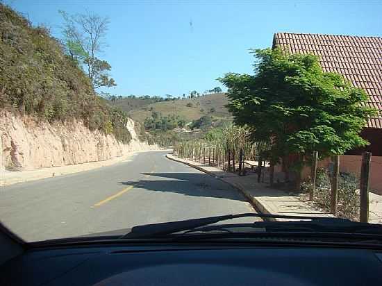 IPOEMA-MG-ESTRADA DA CACHOEIRA ALTA-FOTO:CARMORO - IPOEMA - MG