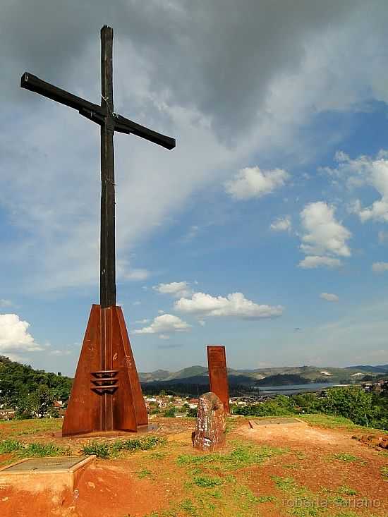 CRUZEIRO NO PARQUE NATURAL MUNICIPAL DO INTELECTO EM ITABIRA-MG-FOTO:ROBERTA SORIANO - ITABIRA - MG