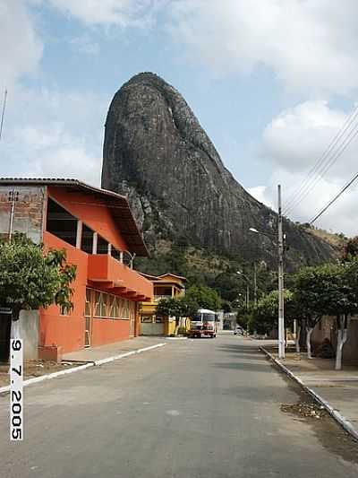 PEDRA BONECA-FOTO:DECIO COUTINHO  - ITABIRINHA DE MANTENA - MG