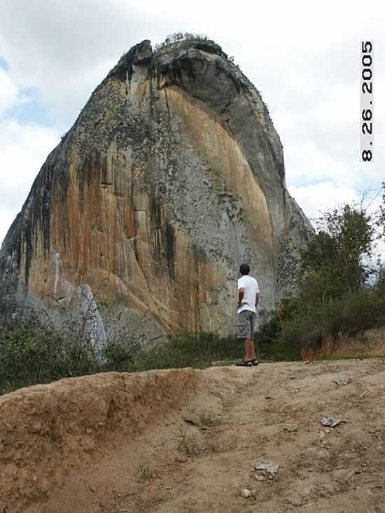 PEDRA BONECA-FOTO:DECIO COUTINHO - ITABIRINHA DE MANTENA - MG