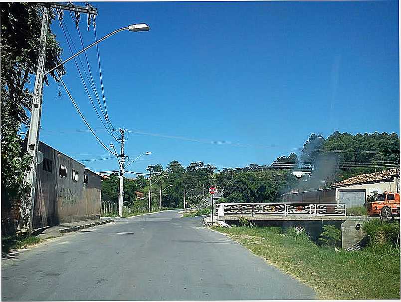 ITAGUARA-MG-RUA DA CIDADE-FOTO:ALEXANDRE FERNANDO  - ITAGUARA - MG