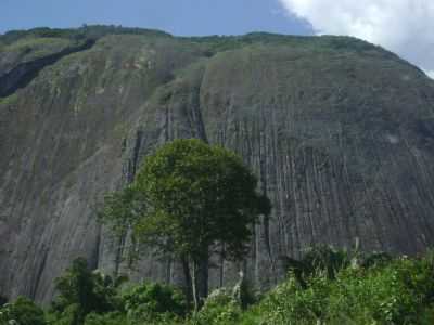 PEDRA DOS PROFIROS, POR CLAUDILENE - ITAIP - MG