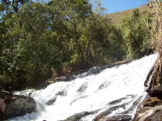 CACHOEIRA NINHO DA GUIA, POR TONEBIDE MACIEL SILVRIO - ITAJUB - MG