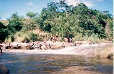 CACHOEIRA EM ITAJUTIBA-FOTO:GIAN CARLO 1978 - ITAJUTIBA - MG