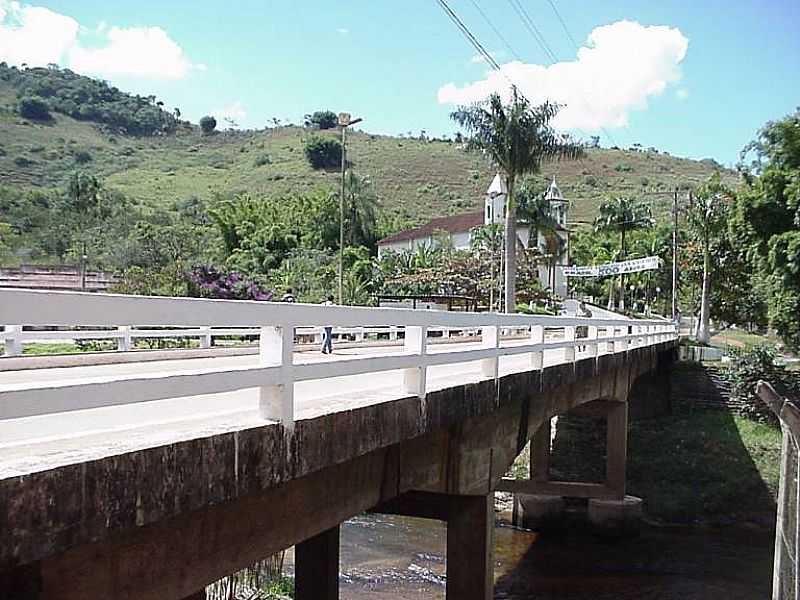 ITAMB DO MATO DENTRO-MG-PONTE QUE LIGA A CIDADE  IGREJA-FOTO:ASMINASGERAIS.COM.BR - ITAMB DO MATO DENTRO - MG