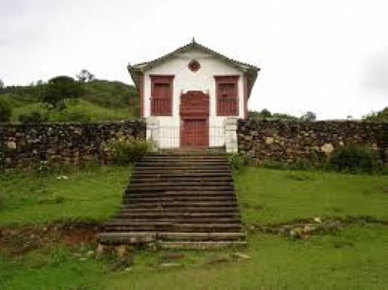 ITAPANHOACANGA-MG-IGREJA DO ROSRIO-FOTO:WWW.WEATHERAVENUE.COM  - ITAPANHOACANGA - MG