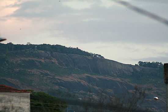 PEDRA CHATA FOTO ARNALDO RADINO - ITAPEVA - MG