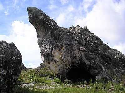 GRUTA NA SERRA DO GAVIO EDUARDO GOMES - ITAPEVA - MG