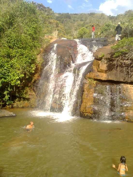 CACHOEIRA ITAUNINHA, POR HELTON - ITAUNINHA - MG