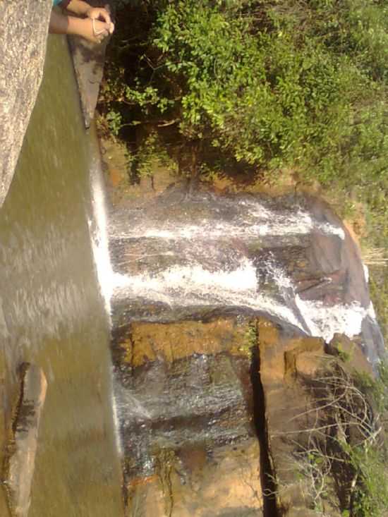 CACHOEIRA ITAUNINHA, POR HELTON - ITAUNINHA - MG