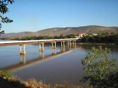 PONTE SOBRE O RIO JEQUITINHONHA, POR PIERRY AUGUSTO GUSMO DE MENEZES - ITINGA - MG