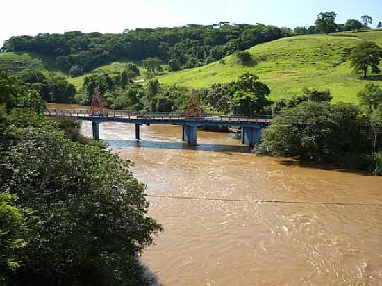 ITUIUTABA - ANTIGA PONTE SOBRE O RIO TEJUCO - POR ALTEMIRO OLINTO CRISTO  - ITUIUTABA - MG