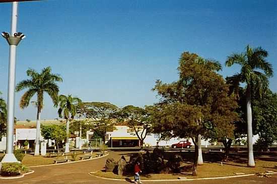 PRAA DONA FRANCISCA-FOTO:DIVINOMAR SEVERINO - ITURAMA - MG