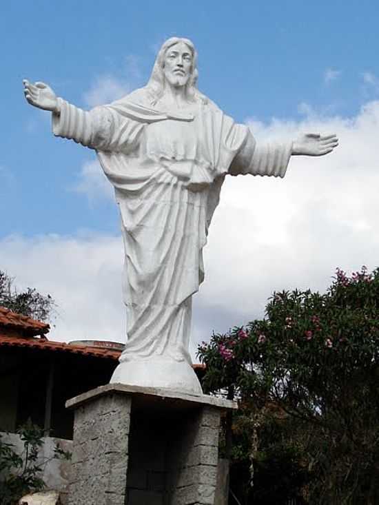 CRISTO EM JACARANDIRA-FOTO:EMERSON SILVA - JACARANDIRA - MG