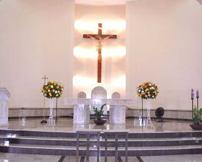 ALTAR DA IGREJA MATRIZ JACU-MG, POR EDSON DOS SANTOS CLARISMUNDE - JACU - MG
